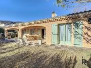 Une villa de plain pied de 143 m2 avec un jardin de 1355...