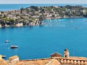 une villa de Villa fraîchement rénovée située dans la...