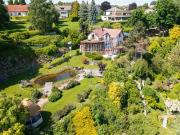 Uneinsehbares Wohnjuwel mit 7.984 m² Grundstück –...