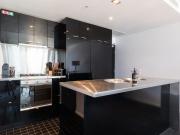 UNFURNISHED 2 BEDROOM WITH AMAZING DOCKLANDS VIEWS