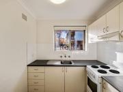 Unfurnished Bright And Airy Apartment Top Floor Studio