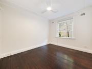 Unfurnished one bedroom apartment in Art Deco building