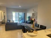UNFURNISHED STYLISH 2 BED APARTMENT WALK TO BEACH AND...