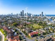 Unfurnished Top Floor Apartment $700pw until 6th Dec...