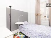 Bonito Habitación en alquiler en un apartamento de 5...