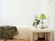 ¡En alquiler! Habitación en Calle de Montesa, Lista