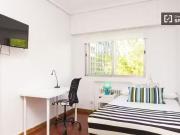 Único Habitación equipada en apartamento en Ciudad...