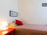 Barato Habitación luminosa en piso compartido en Latina,...
