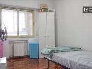 ¡Renta! Se alquila habitación en piso de 4 habitaciones...