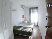 Barato Se alquila habitación en piso de 8 habitaciones...