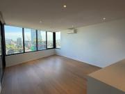 Uninterrupted panorama of Melbourne's bay and CBD