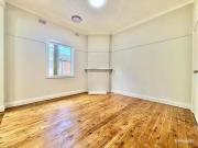 Cozy 18 Staff Street, Wollongong, NSW 2500