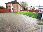 Cheap 1 BA 3 bedroom semi detached house for rent in...