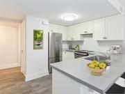 Unique 2 Bedroom Townhome 760 Lakeshore Road E