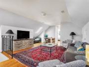 For Rent! 2 BR Lilnan Court