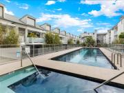UNIQUE 2 LEVEL, 2BR MORETON BY THE PARK APARTMENT