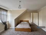 Cheap 3 BA 1 bedroom house share for rent in Fairlands...