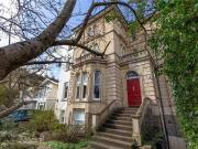 Cheap 3 bedroom apartment for rent in Warwick Road,...