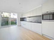 Charming 3 bedroom terraced house for rent in Pinder...