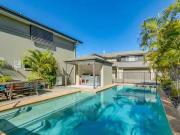Rental! 3 BR 2/8 Gordon Street, Labrador, QLD 4215