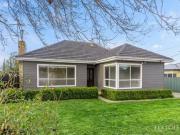 Cozy 3 BR 46 Cambridge St, Wendouree VIC 3355 House For...
