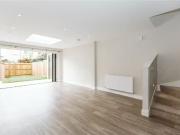 Just in! 4 bedroom end of terrace house for rent in Mina...