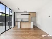 Unique 4 BR 2/6 8 Saladin Avenue, GLEN WAVERLEY, VIC...