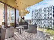 Unique Flat to rent in Charles Clowes Walk, London SW11