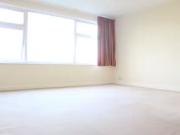 Cozy Flat to rent in Charlwood Close, Harrow Weald,...