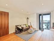 Cozy Flat to rent in Claremont House, Cambridge Heath...