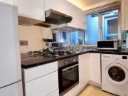 Charming Flat to rent in Hetley Road, London W12
