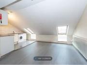 Cozy Flat to rent in Kilburn Lane, London W9