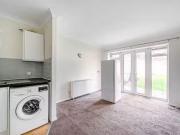 Cozy Flat to rent in Mayday Road, Thornton Heath CR7