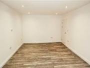 Unique Flat to rent in South Norwood Hill, London SE25
