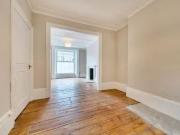 For Rent! Flat to rent in St John's Hill, London SW11