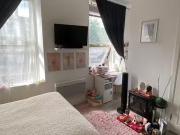 Cozy Flat to rent in Stoke Newington High Street, London N16