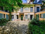 Unique Maison de campagne à Paris Le Bon Marché Rive Gauche