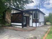 Unique Opportunity in Kennedy East 2 Families 1 Rent