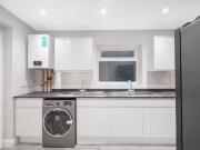 Cozy Semi detached house to rent in Vivian Avenue,...