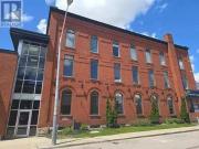 Deal! Third Floor North West 476 Peel Street, Woodstock Woo.