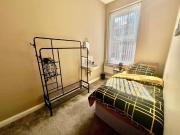 Cheap University Street, Room 1