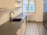 Unmittelbare Naschmarkt Nähe: Sehr helle Altbauwohnung