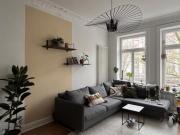 Unmöblierte, stilvolle 2 Zimmer Altbauwohnung mit Balkon...