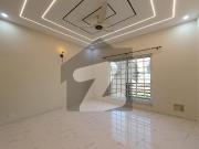 Unoccupied On Excellent Location House Of 10 Marla Is...