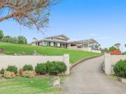 Kingswood Luxury: Panoramic Views & Unmatched Comfort