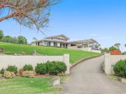 Kingswood Luxury: Panoramic Views & Unmatched Comfort