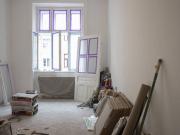 Unsanierte Altbauwohnung in Toplage