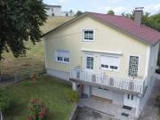 Unterkellertes Einfamilienhaus mit Garage und...