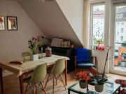 Untermiete befristet: Möblierte Wohnung mit großem Balkon