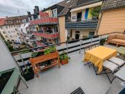 Untermiete befristet: Möblierte Wohnung mit großem Balkon